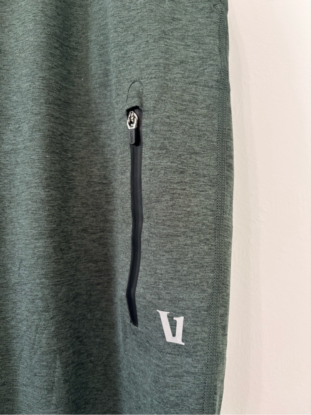 Vuori Sunday Performance Jogger Sz Small Heather Agate Green EUC - Picture 4 of 9